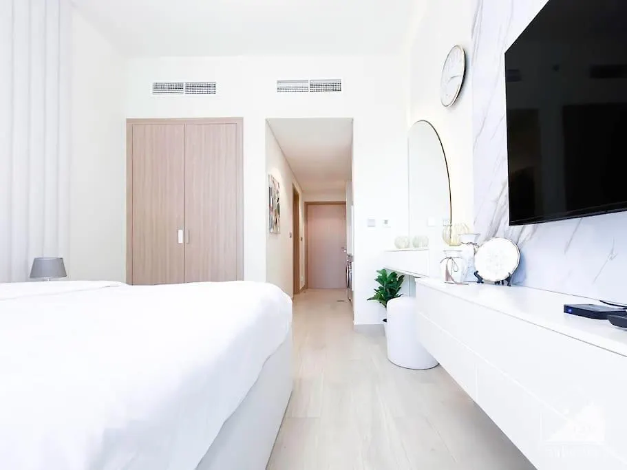 Apartament Luxury Living In Azizi Riviera & Cozy Balcony Dubaj